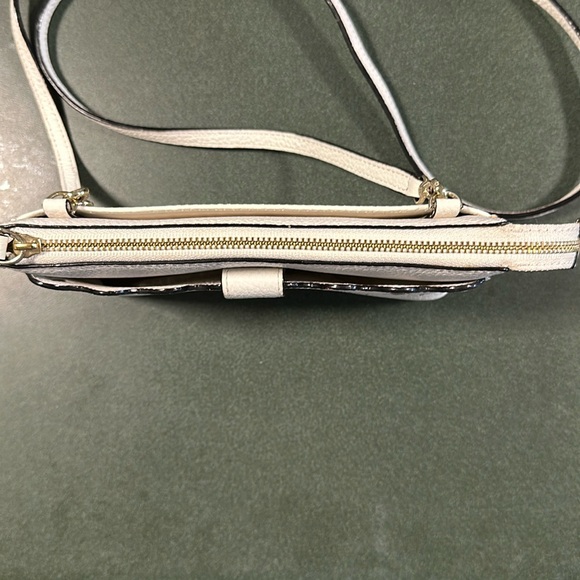 NWOT Kate Spade Unique Laser Cut Floral Design Wallet/Wristlet - Picture 3 of 11